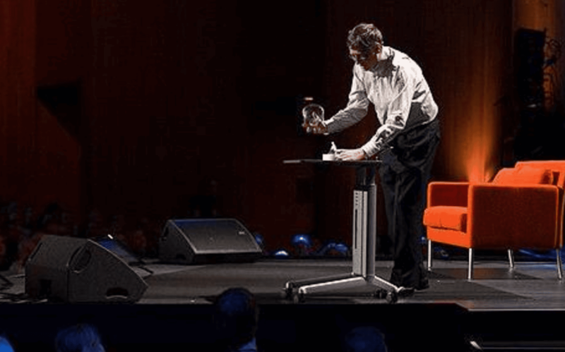 Bill Gates libère des moustiques au TED Talk